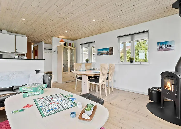 3 Bedroom Stunning In Сasa de vacaciones Otterup